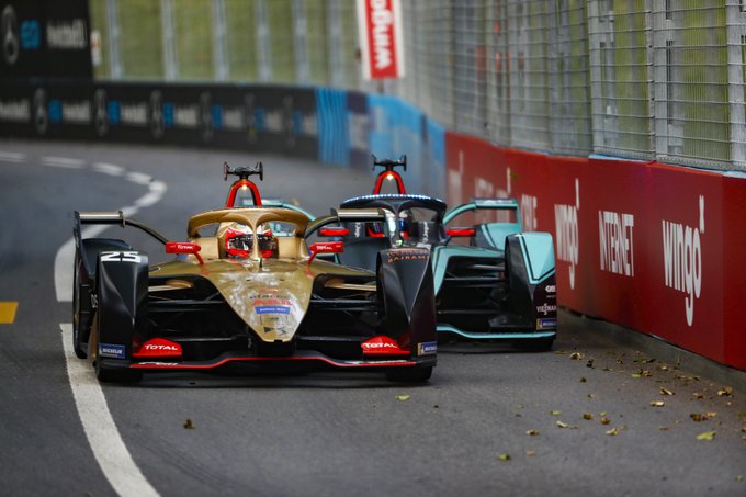 Tim Formula E Mercedes menyelesaikan tes pertama yang 