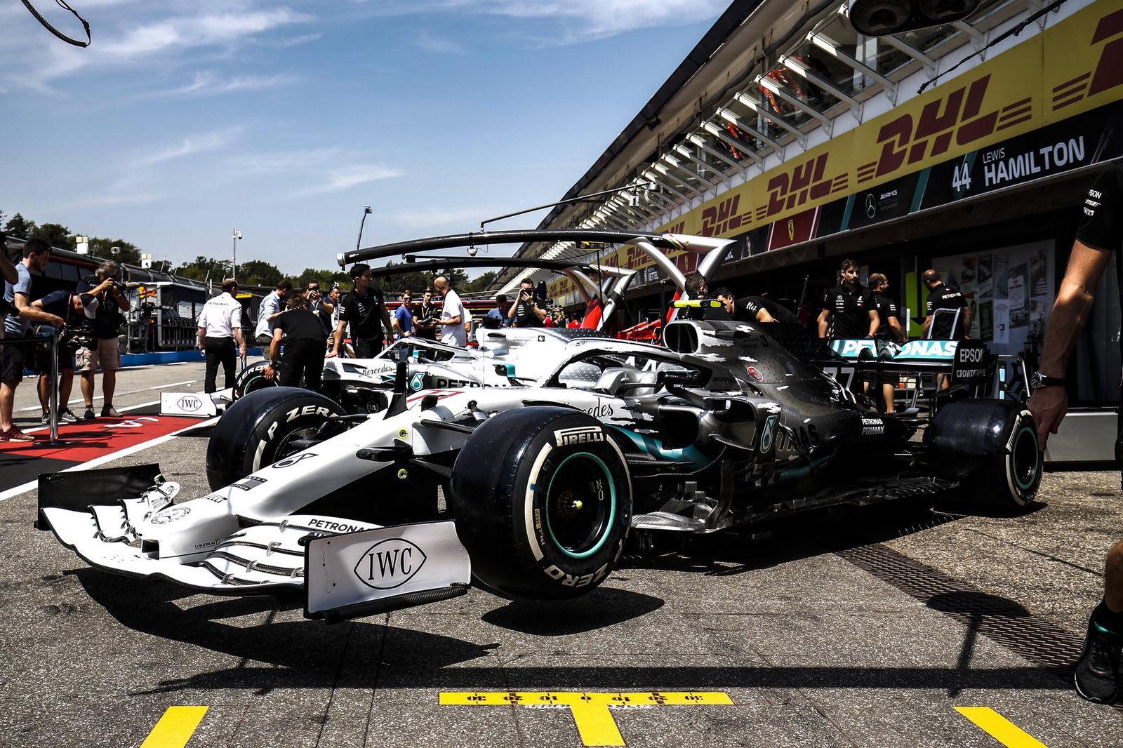 Hamilton berkeringat karena masalah pendinginan Mercedes di Grand Prix Jerman