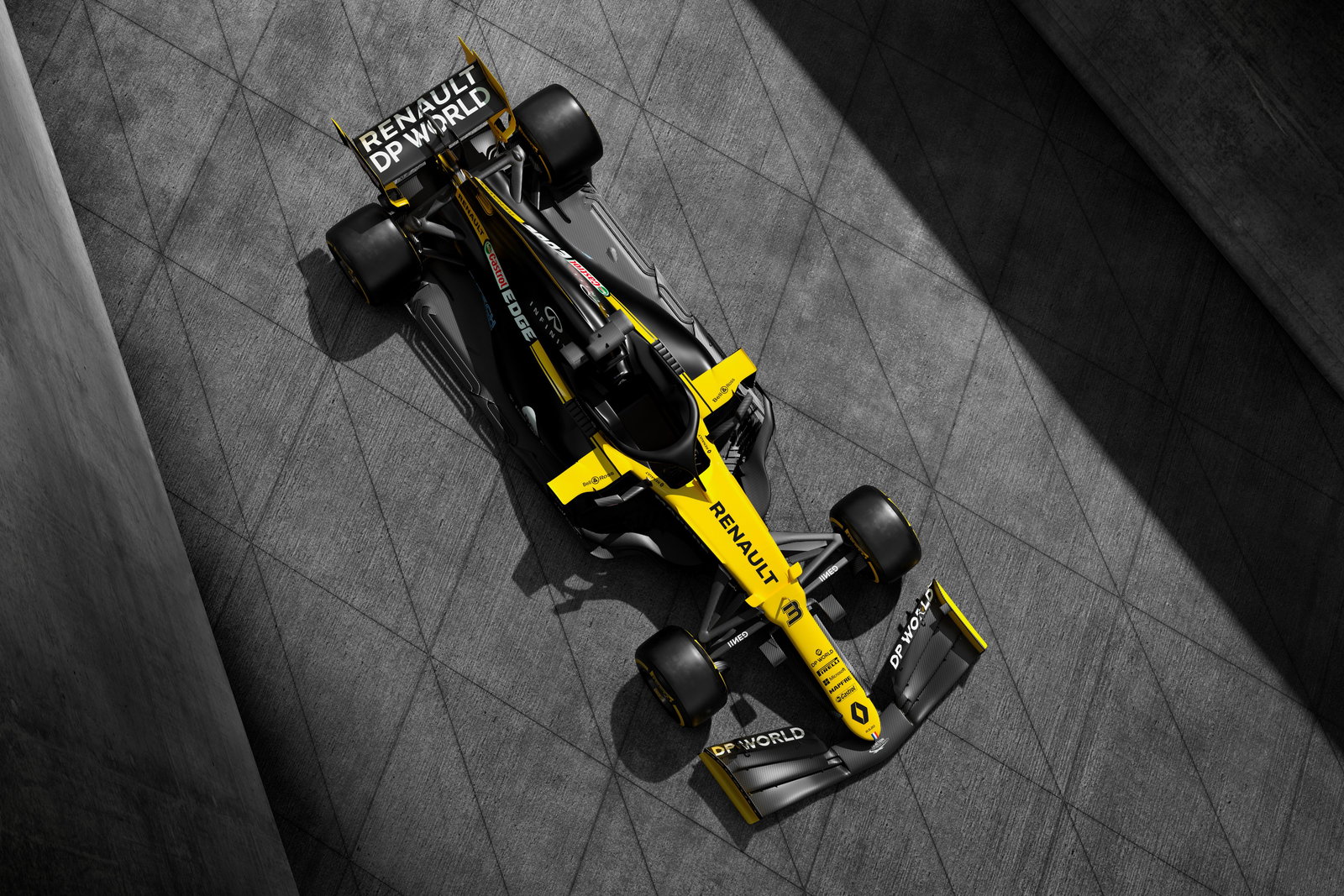 McLaren team member self-isolating after showing signs of coronavirus