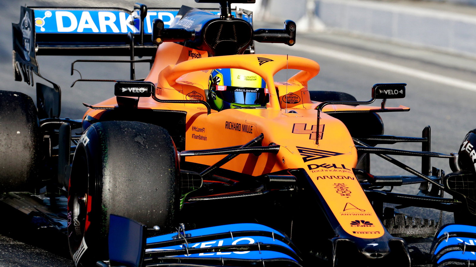 Lando Norris mengundang Kapten Tom Moore untuk tur di McLaren F1 HQ