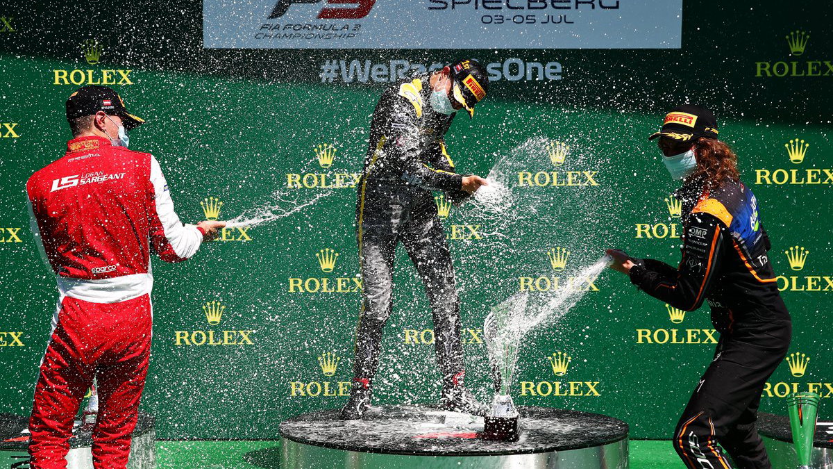 Prosedur podium baru yang berjarak secara sosial dijelaskan