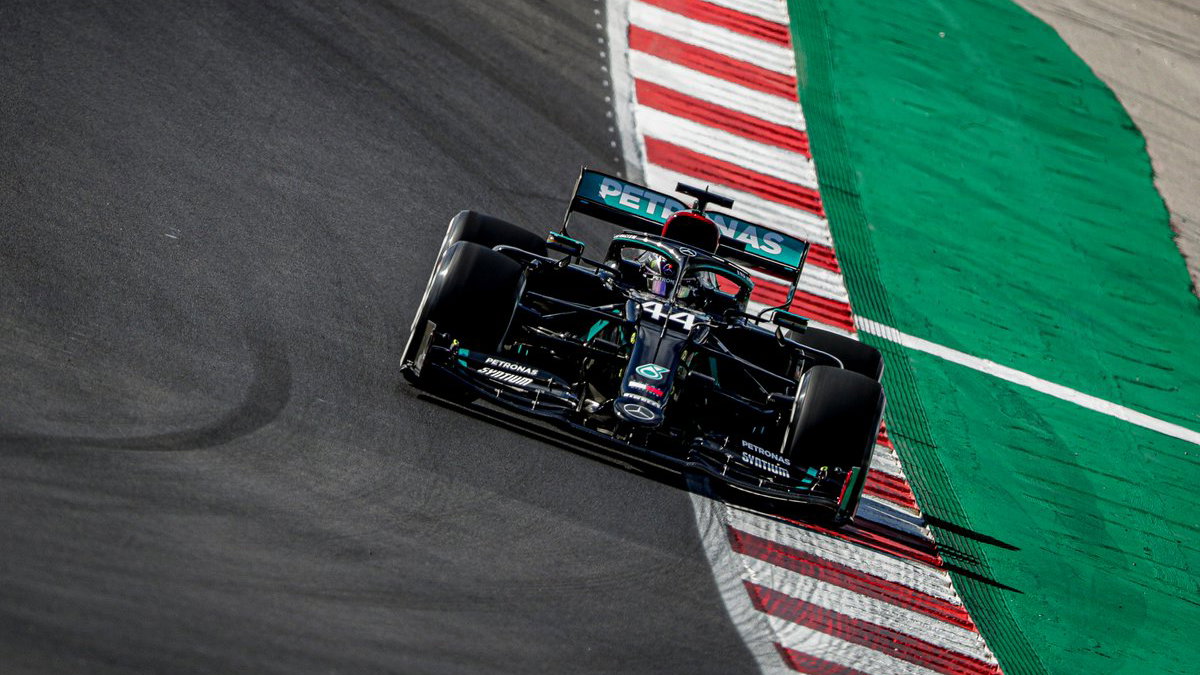 Hamilton snatches last-gasp pole to deny Bottas at F1 Portuguese GP