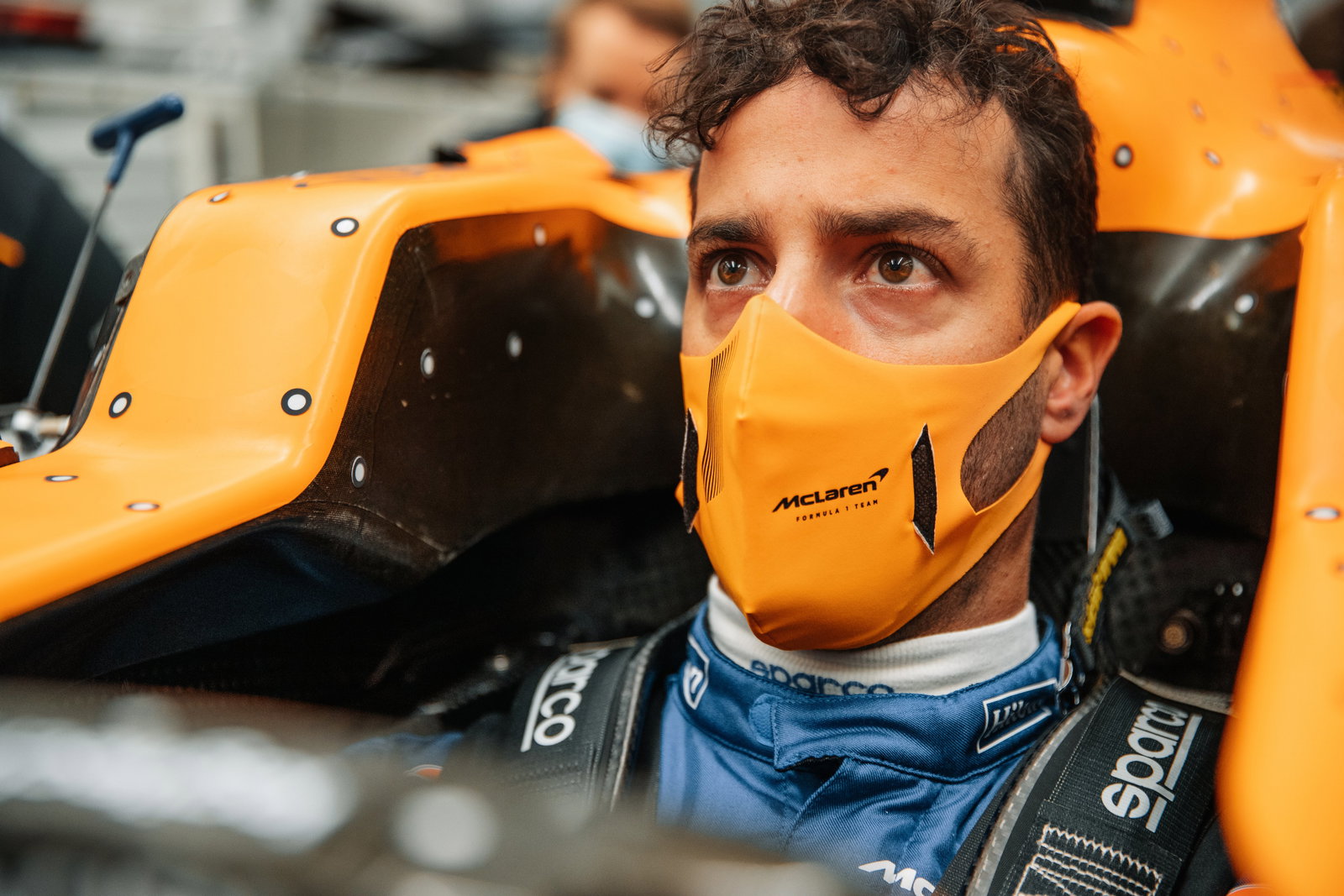 TONTON: Carlos Sainz berbelok di lap F1 pertamanya untuk Ferrari