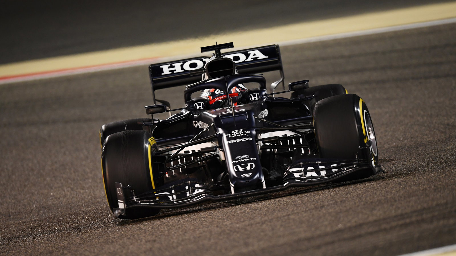 Lewis Hamilton Sebut Sebastian Vettel sebagai Rival Favoritnya
