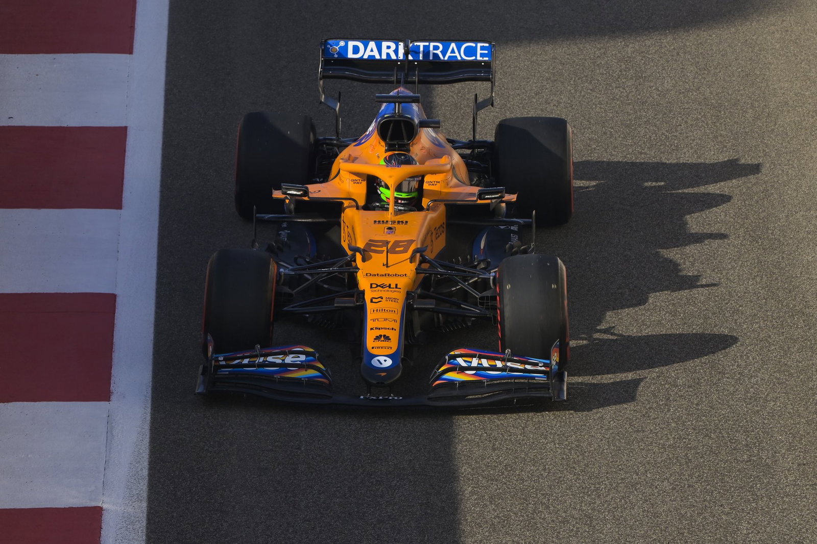 Brundle Sebut Hamilton dan Verstappen Layak Berbagi Gelar F1