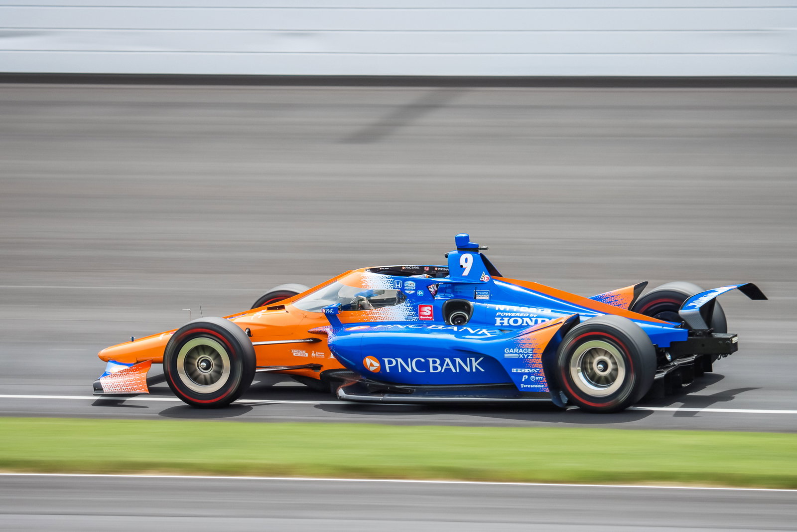 Sabtu Indy 500 Kualifikasi Mengatur Posisi 13-33