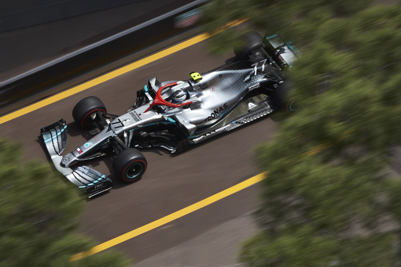 Lewis Hamilton dedicates ‘one of his best’ F1 poles to Niki Lauda