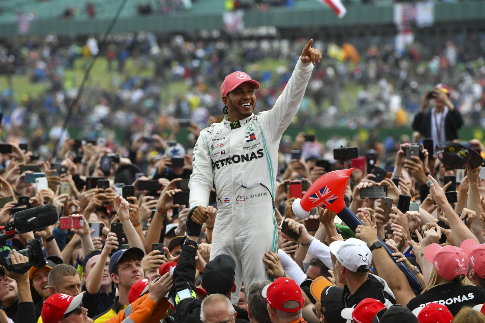 FIA: Tidak ada perubahan pada filosofi 'biarkan mereka balapan' di Silverstone