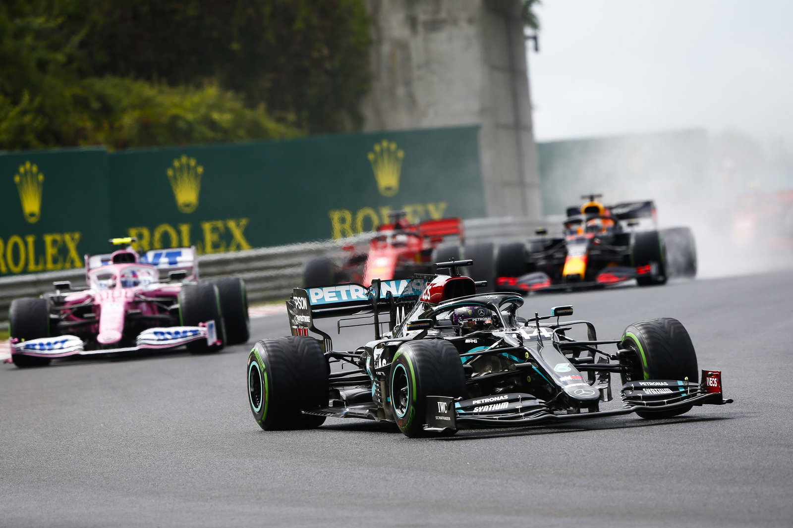 Juara F1 Lewis Hamilton menyangkal dia anti-vax setelah kesalahan Instagram