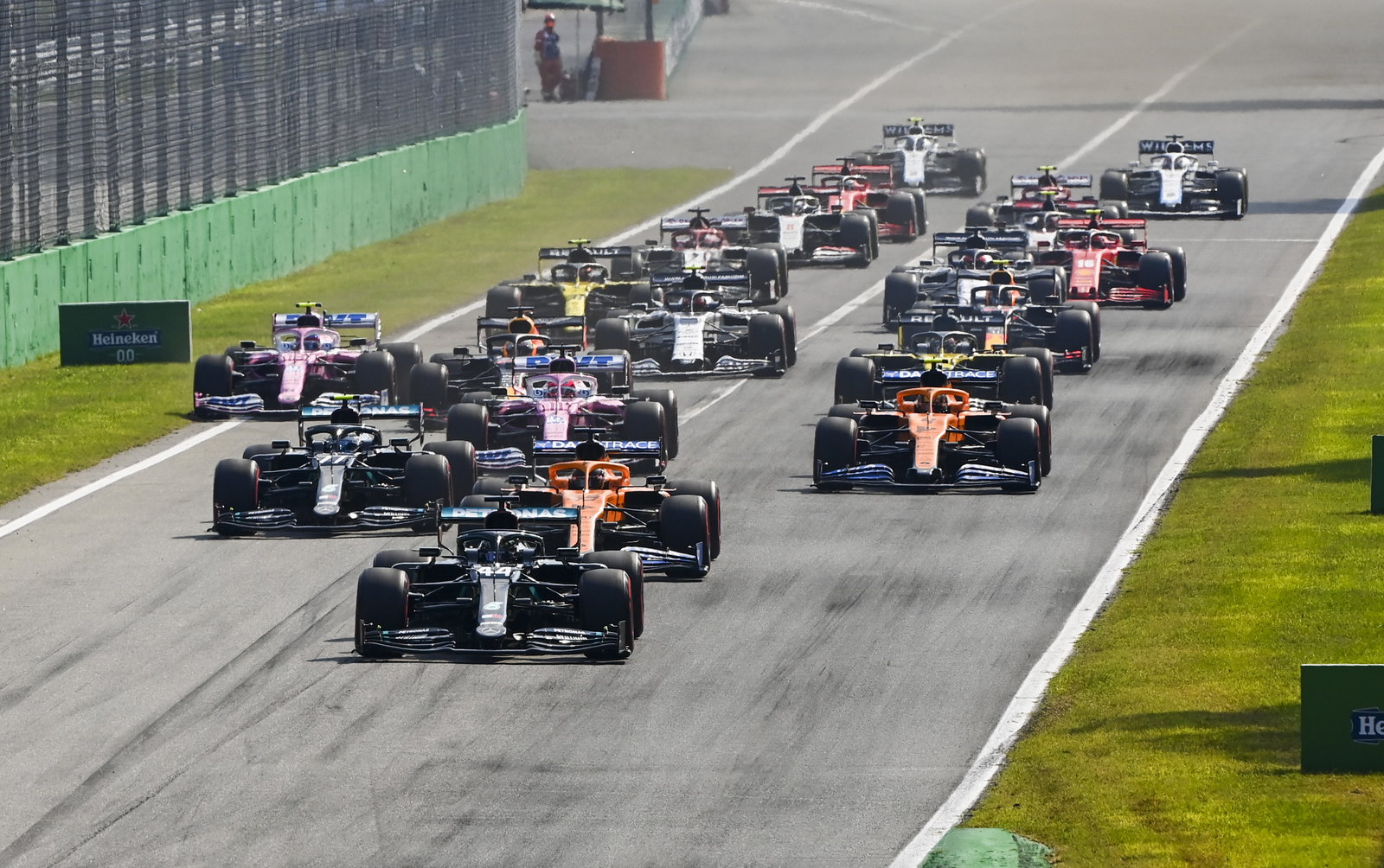 Menilai enam kemungkinan opsi line-up pembalap F1 untuk Mercedes pada 2022