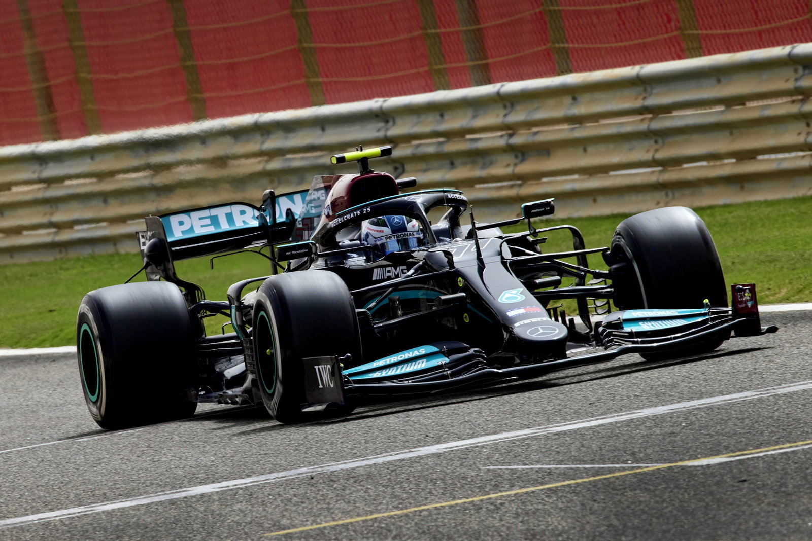 Verstappen downplays Red Bull's early impressive F1 testing form
