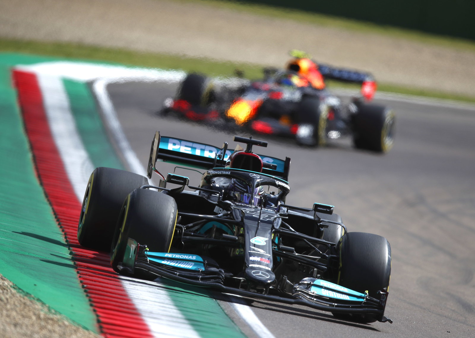 F1 GP Emilia Romagna: Leclerc Ragu Ferrari Imbangi Mercedes-Red Bull