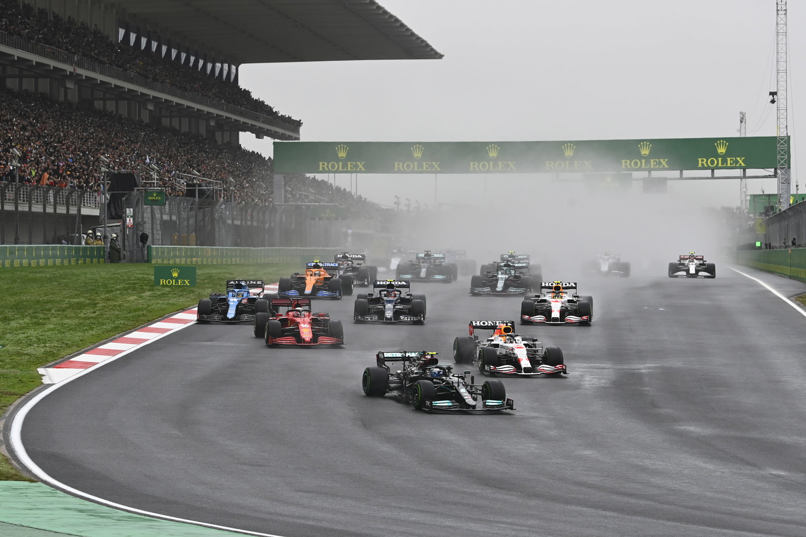 Mercedes ‘certain’ Hamilton would have lost places without late F1 pit stop