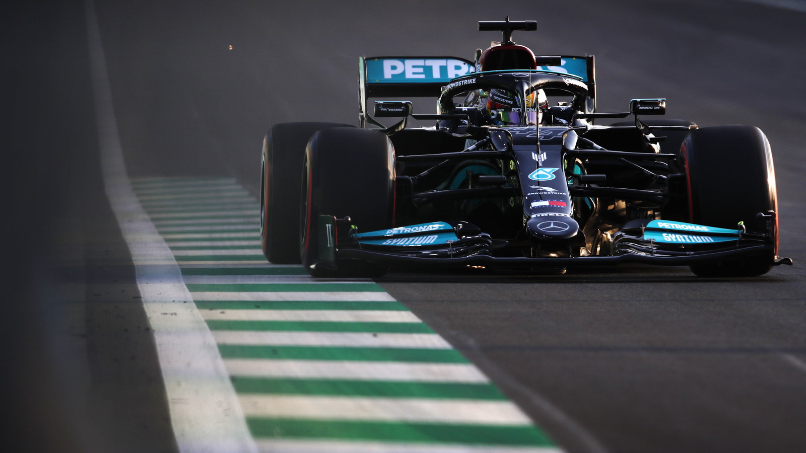 Lewis Hamilton worried about traffic “danger zone” at Jeddah F1 track