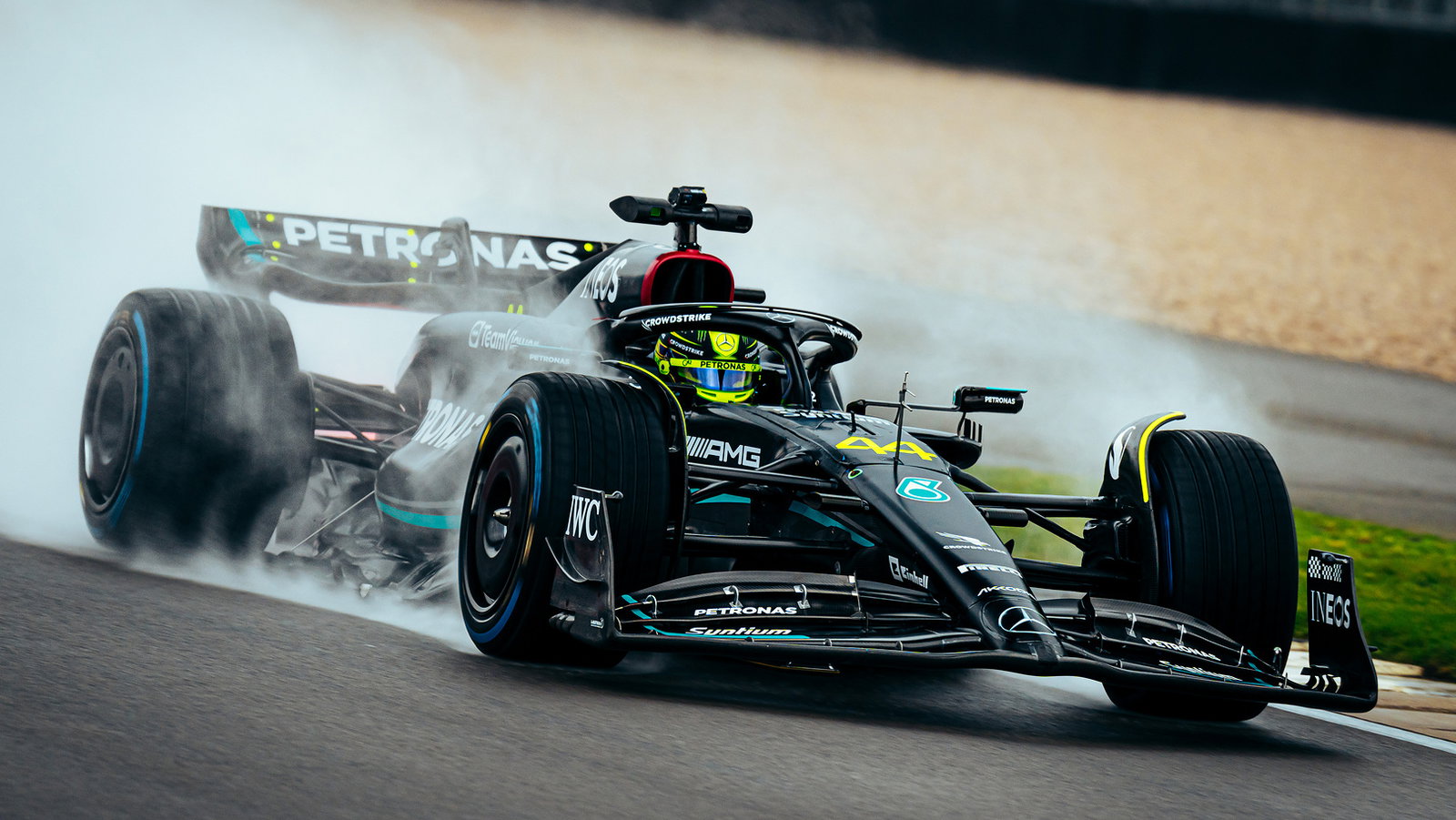 Lewis Hamilton and George Russell on Mercedes' F1 W14: “But if Red Bull have found the same lap time…”