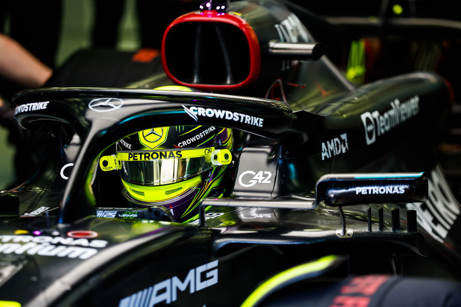 “There’s not a chance Daniel Ricciardo replaces Sergio Perez”, claims ex-F1 team boss Eddie Jordan