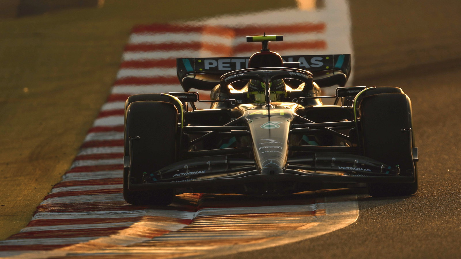 Menjelaskan Kurangnya Top Speed Mercedes pada Tes F1 Bahrain