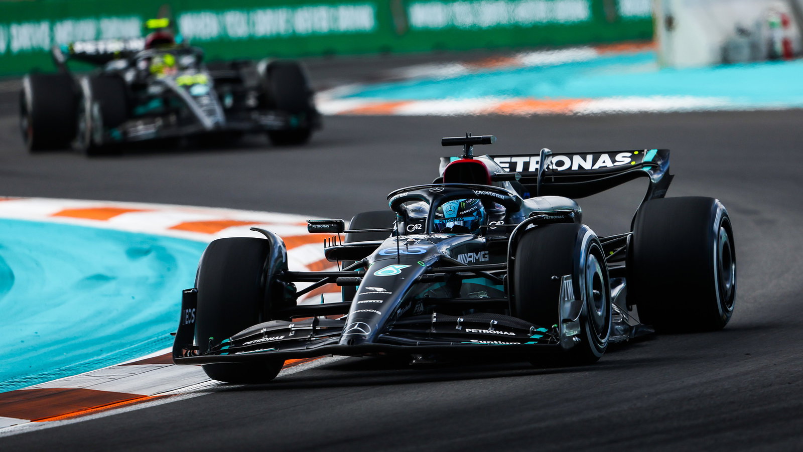 Simon Lazenby dari Sky Sports F1 mempertanyakan apa yang akan terjadi pada budaya tidak menyalahkan Mercedes jika peningkatan F1 tidak berhasil