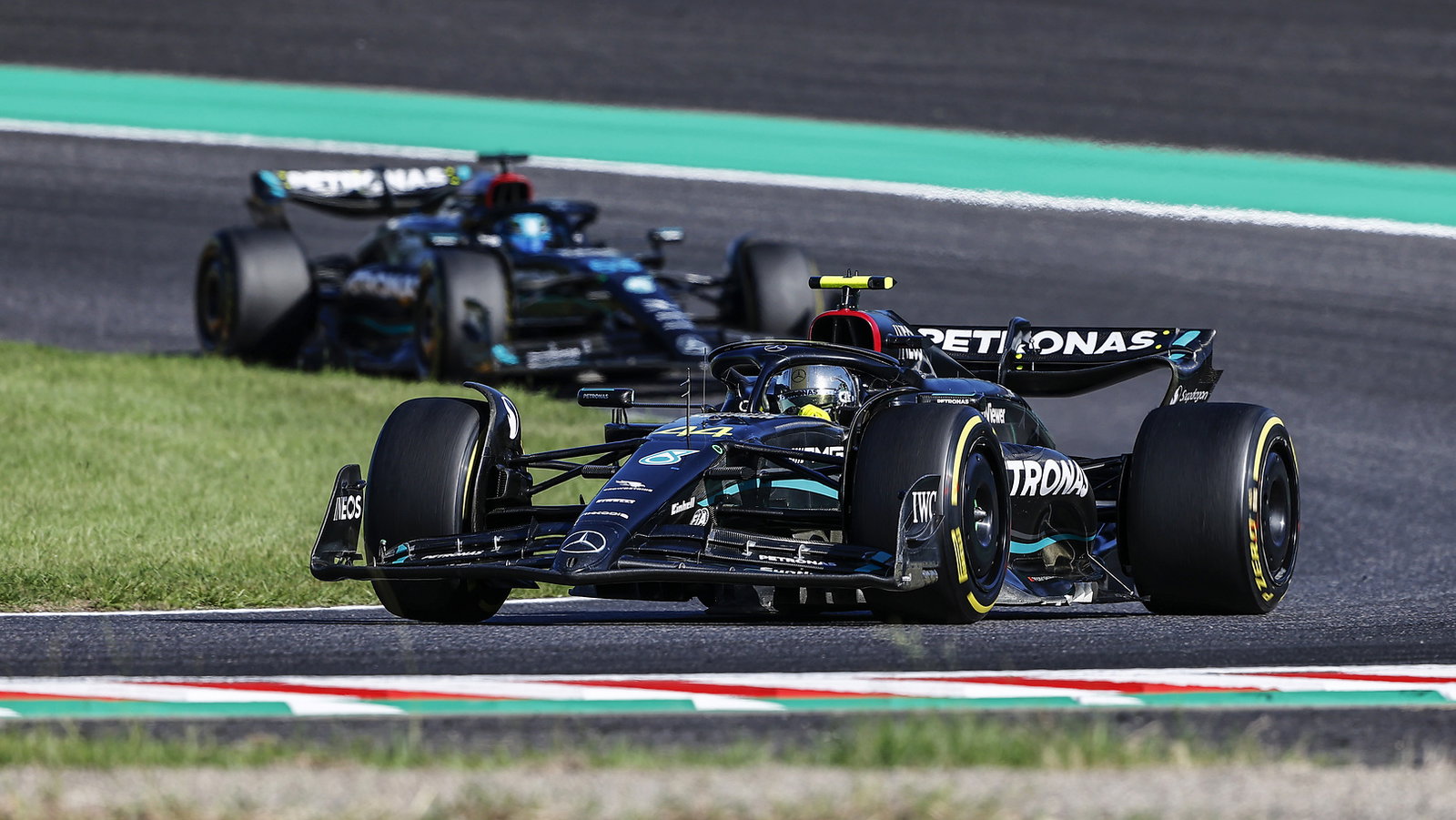 Sky F1 pundits observe “needle” between Mercedes drivers with George Russell left “smarting”