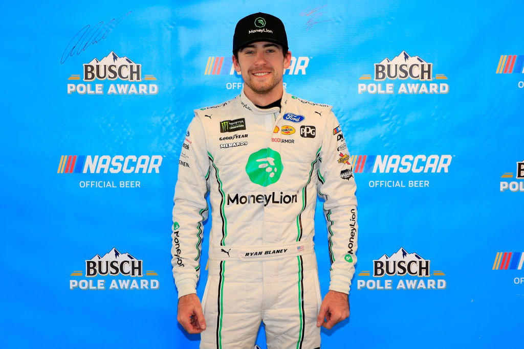 Ryan Blaney mengungguli Chase Elliott untuk pole Phoenix