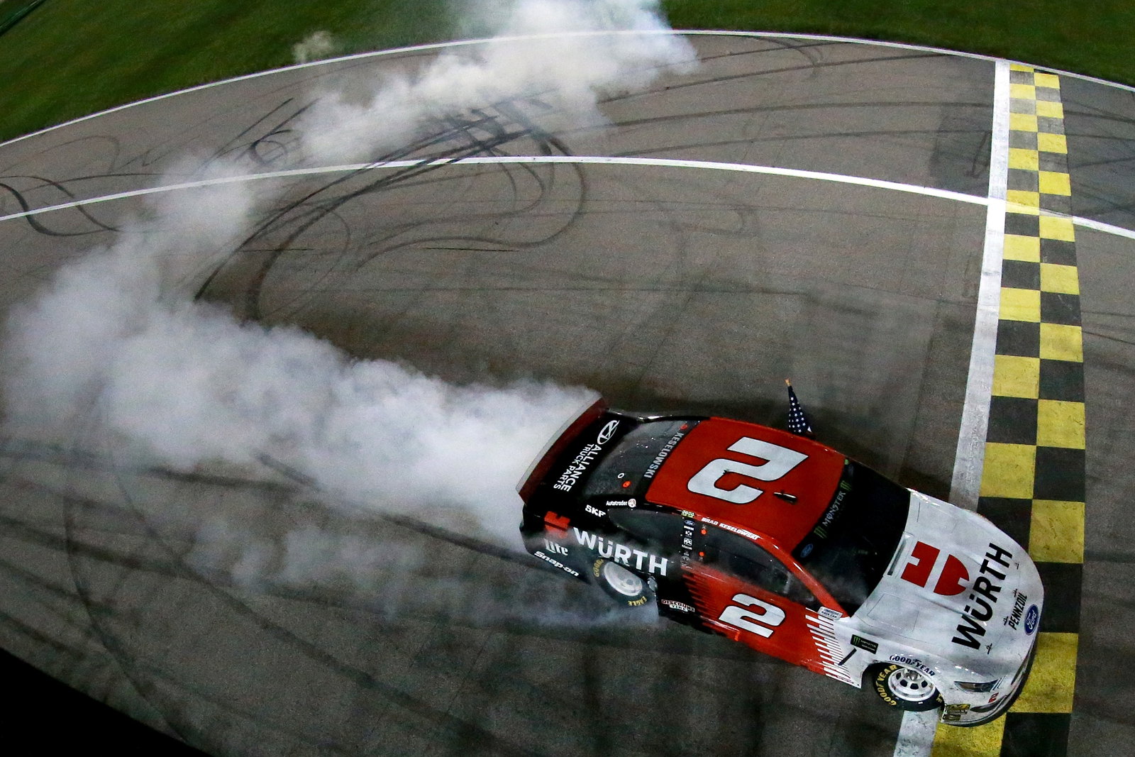 Keselowski takes thrilling win in Digital Ally 400