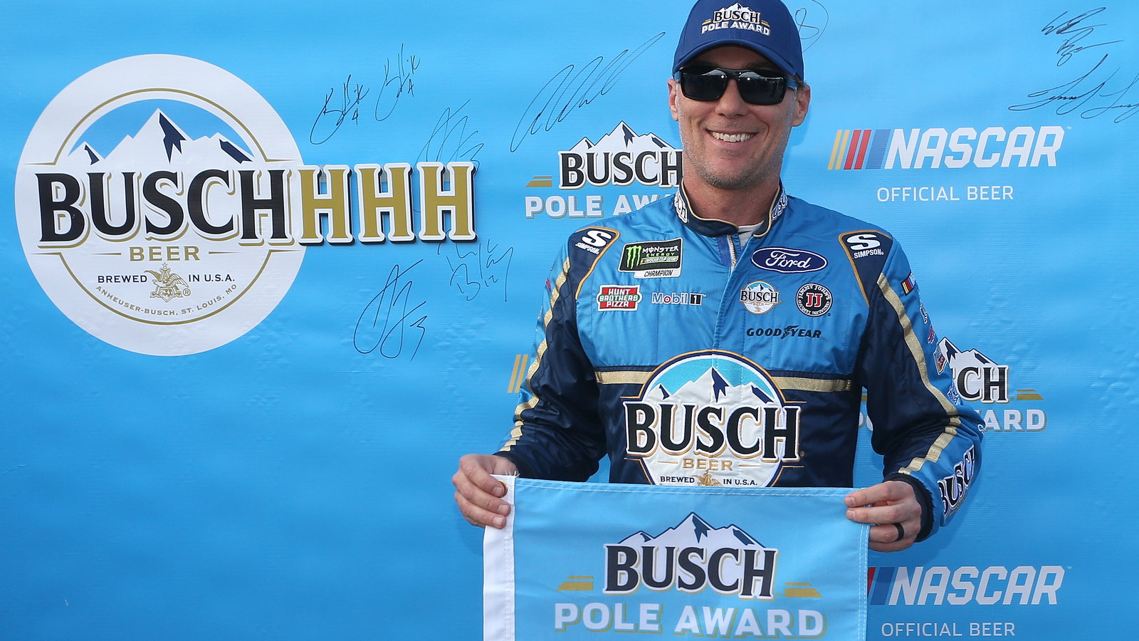 Kevin Harvick memimpin SHR sapuan dua baris teratas di Kansas