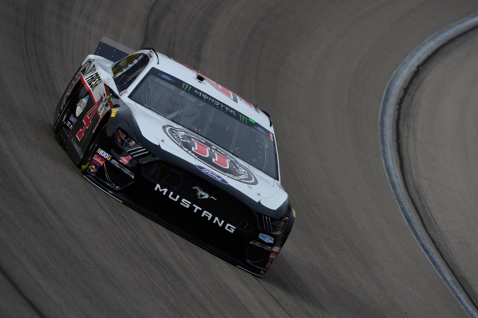 Harvick menguasai tahap 1 di Vegas