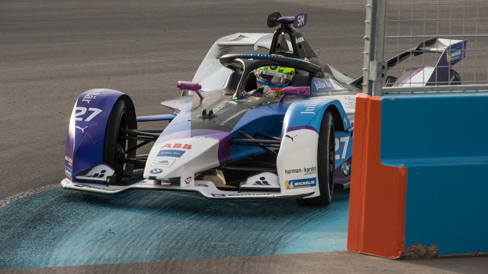 Alexander Sims mengumumkan kemenangan dominan Diriyah Formula E