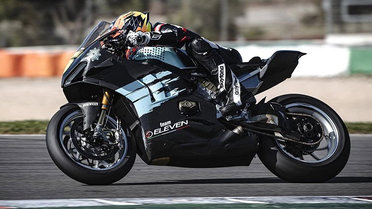 Oettl Menemukan Peningkatan Ergonomis di Atas Panigale V4 R