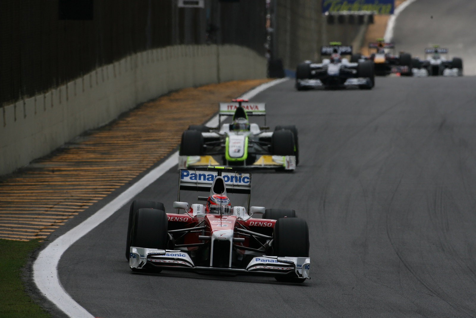 Vettel bertindak sebagai batu di lingkungan tekanan tinggi Ferrari - Horner