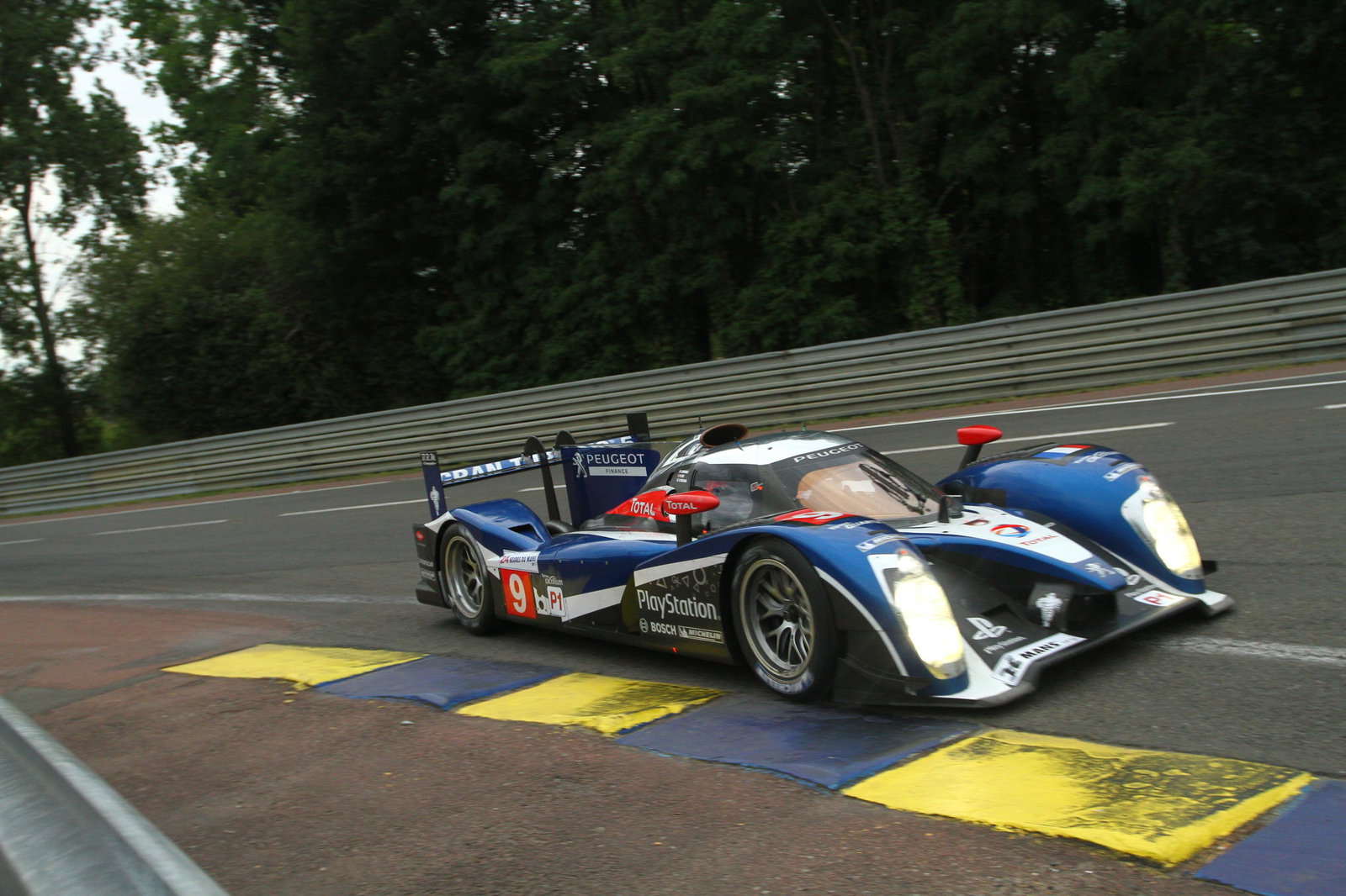 Pemberontakan mencetak kemenangan perdananya di jalur WEC LMP1 di Shanghai