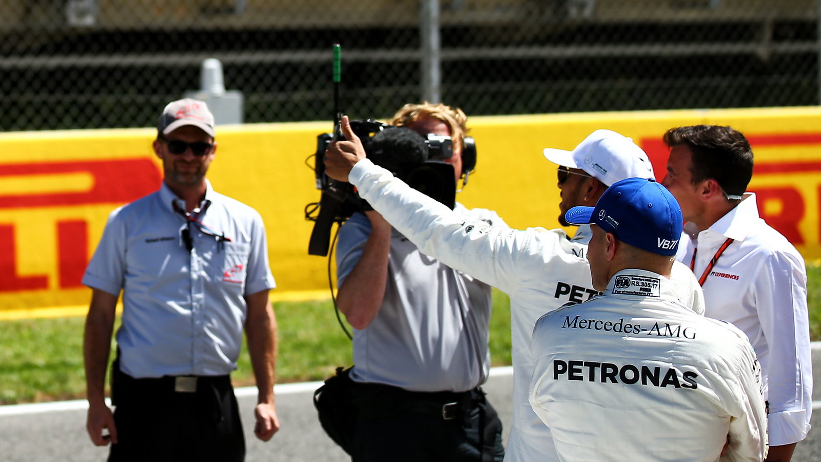 F1 TV camera, Lewis Hamilton, Valtteri Bottas,