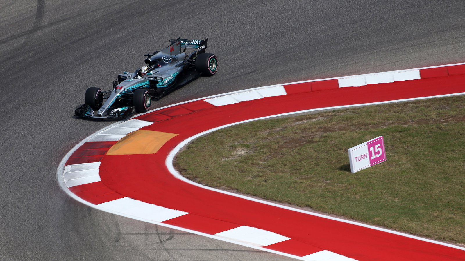 F1: Hamilton sweeps to United States GP pole, continues perfect weekend