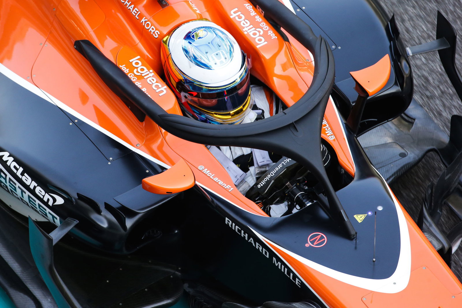 Nico Hulkenberg reveals new F1 helmet design for 2018