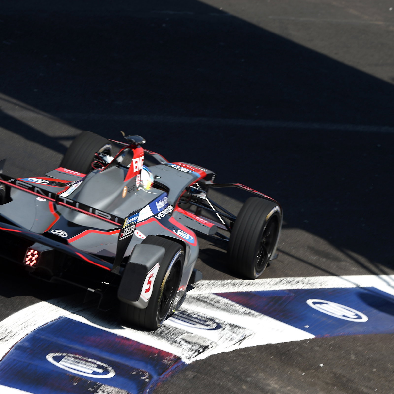 Leclerc menyerahkan tamasya tes pemula Venturi Formula E