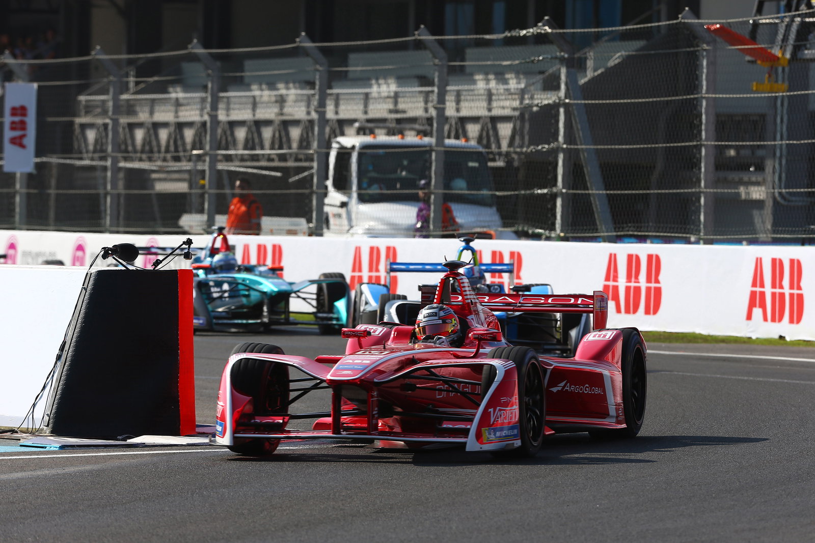 Jean-Eric Vergne tetap berhati-hati meski memimpin besar poin Formula E.