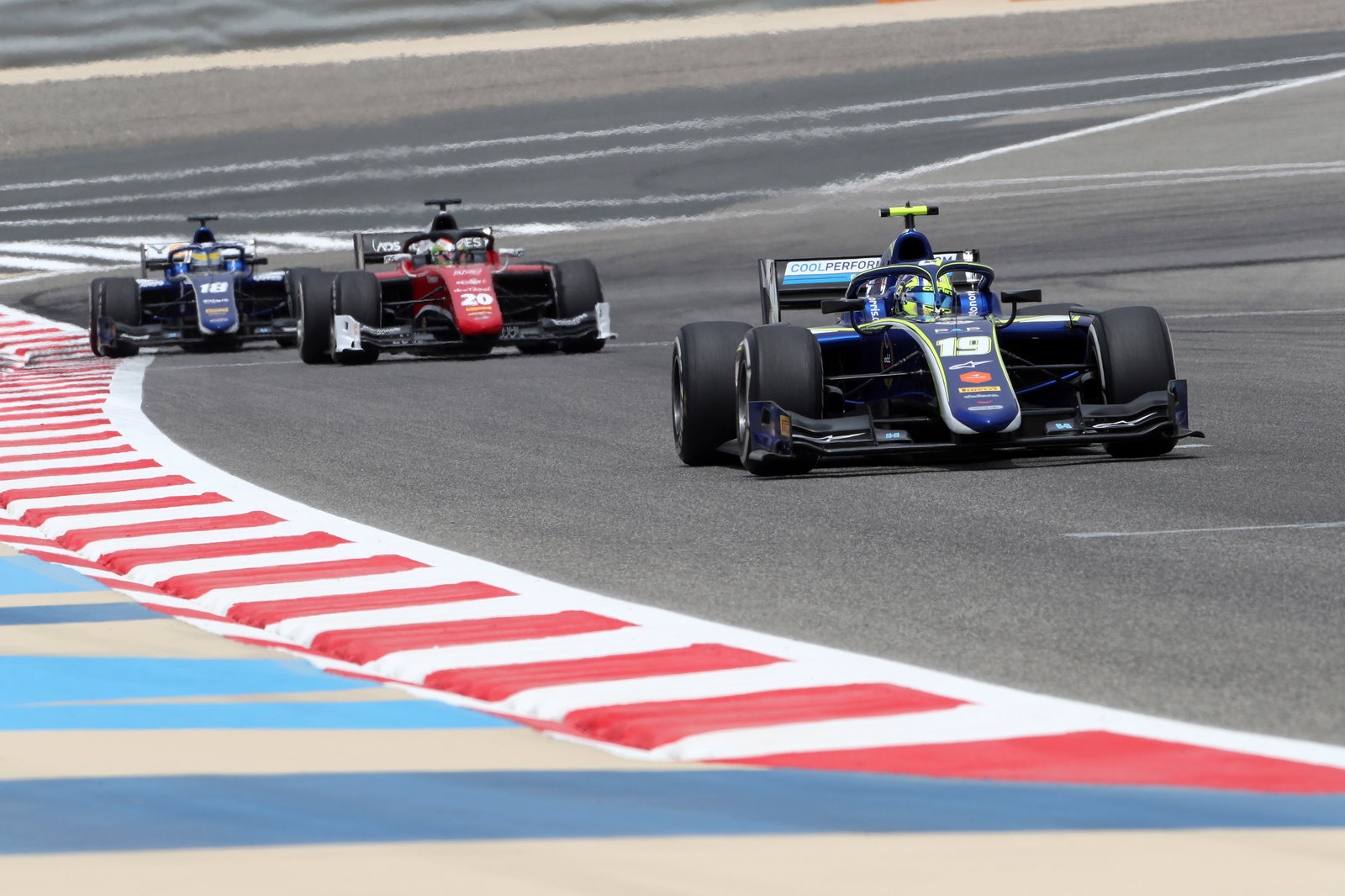 Cadangan F1 McLaren, Norris, mengalahkan Russell untuk meraih pole position perdananya di Bahrain