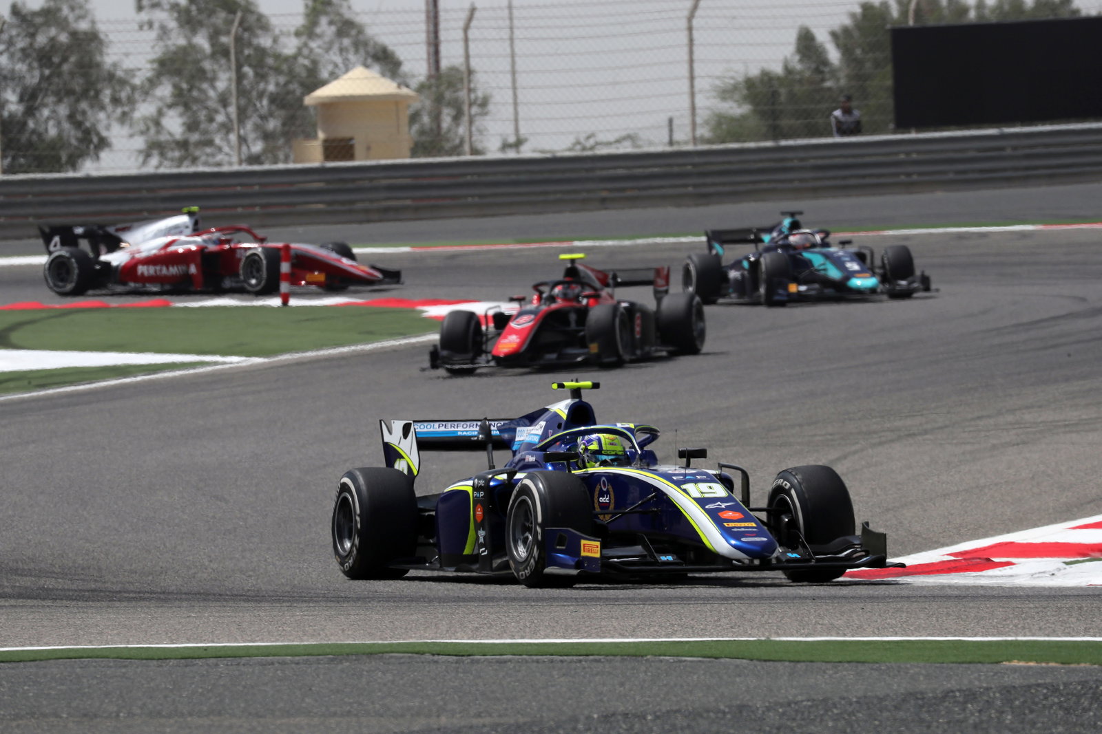 Norris memimpin Carlin 1-2 di pembuka F2 Bahrain