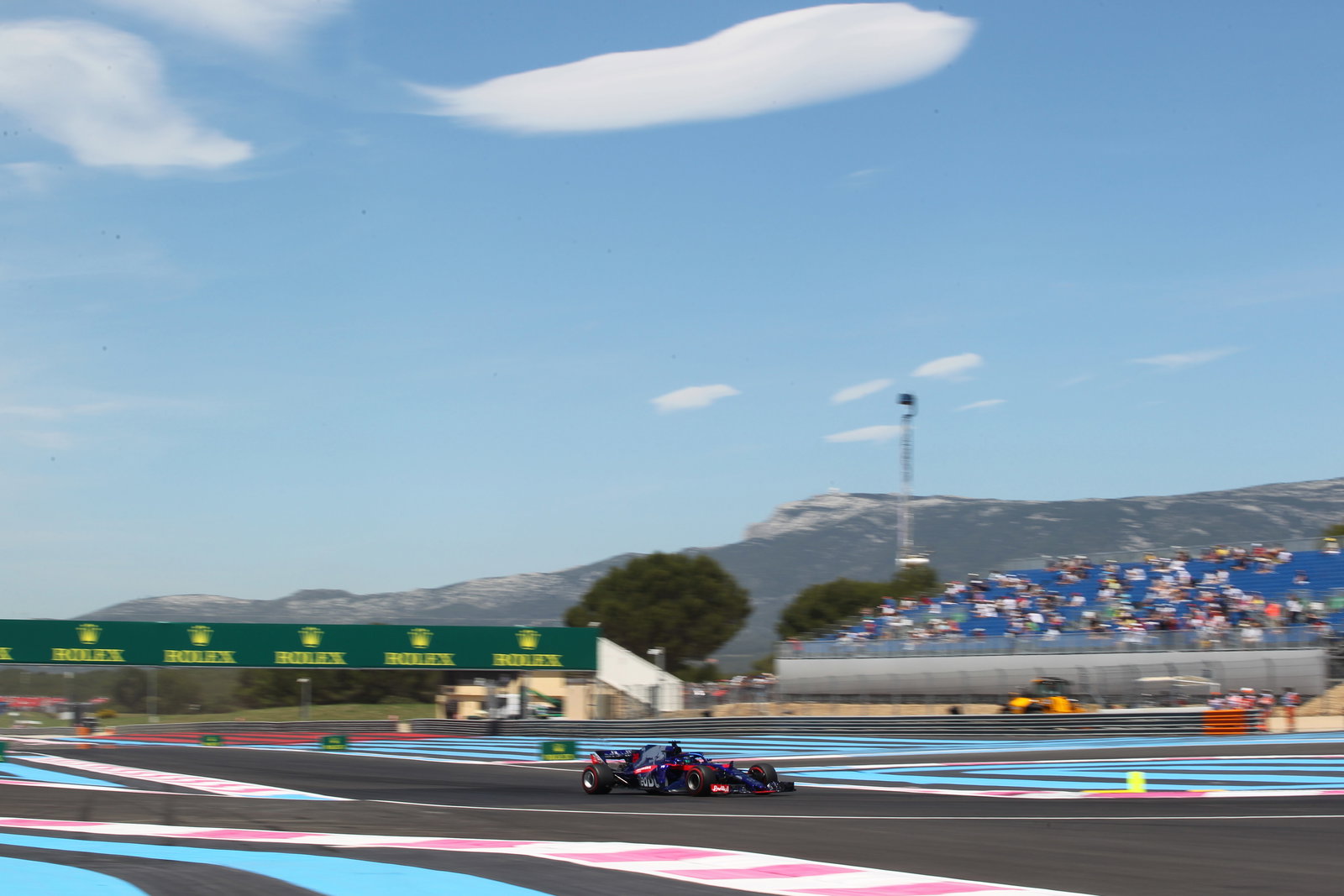 Daniel Ricciardo sees Lewis Hamilton, Mercedes as biggest concern at French GP