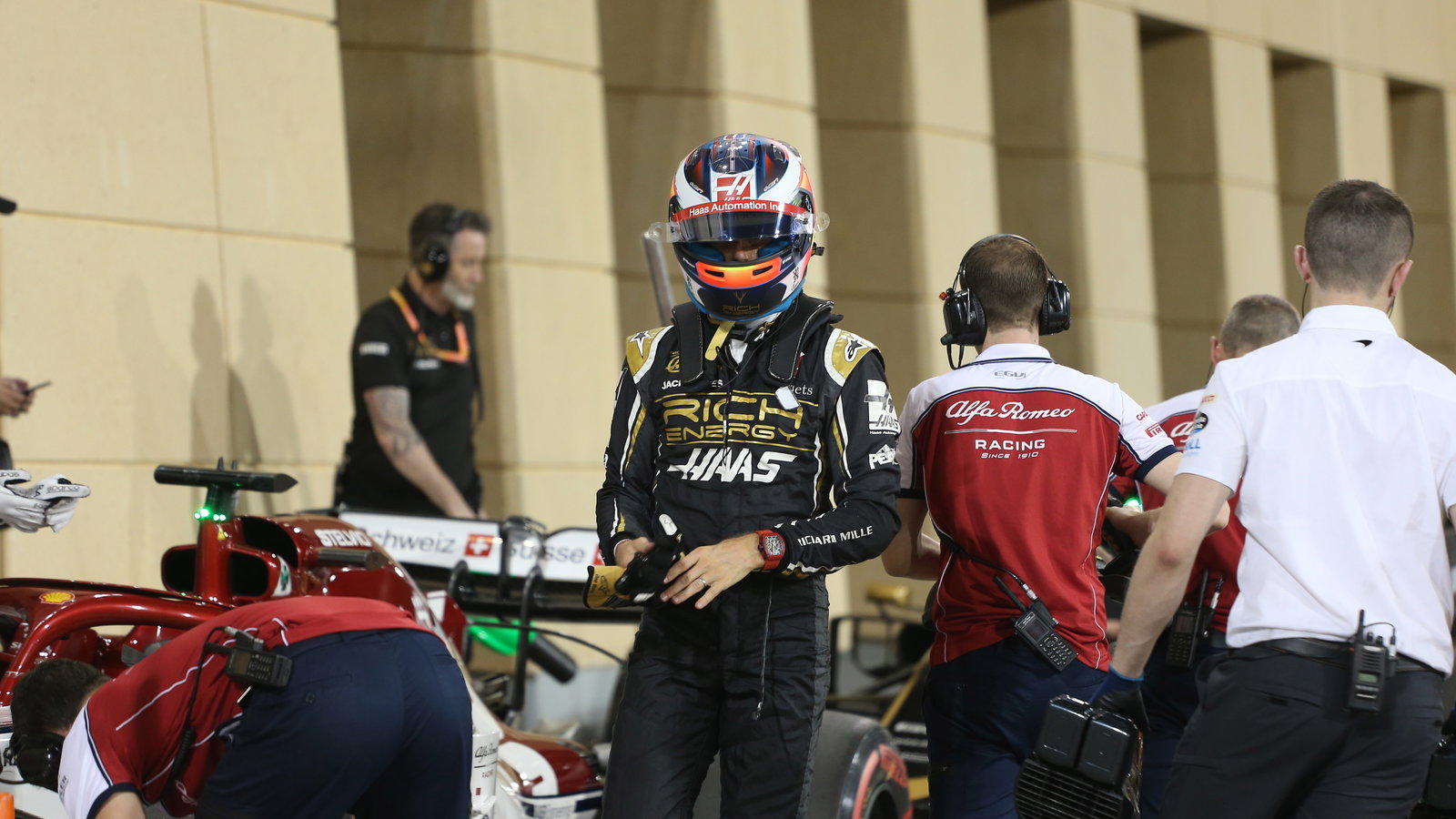 Grosjean menjatuhkan grid tiga tempat karena menghalangi Norris