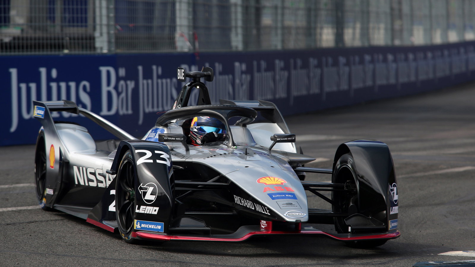 Buemi wins lights-to-flag, Vergne clashes with Massa on final lap
