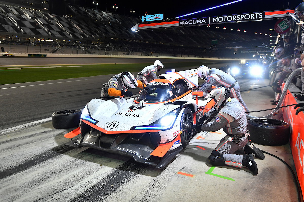 Fernando Alonso leads Rolex 24 at Daytona at four-hour mark