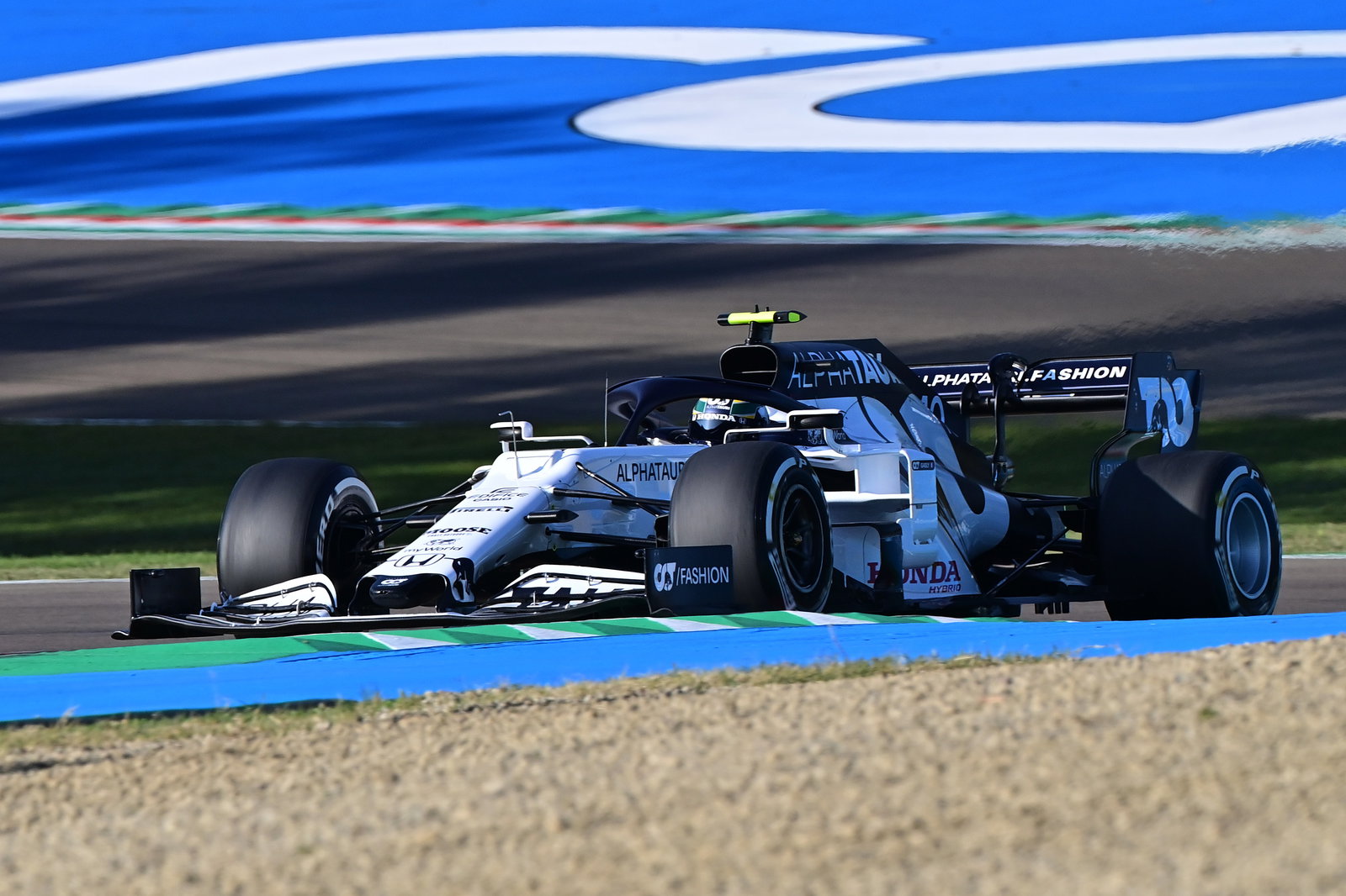 Hamilton memimpin Verstappen dalam latihan tunggal Emilia Romagna GP F1