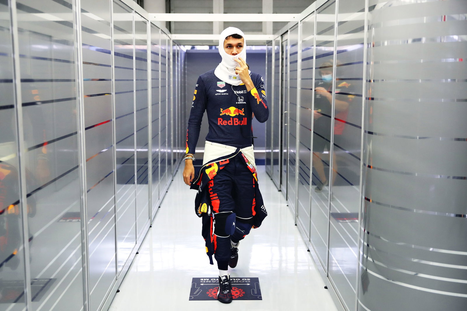 Hamilton memuncaki F1 GP Bahrain, FP2, terganggu oleh shunt Albon dan anjing liar