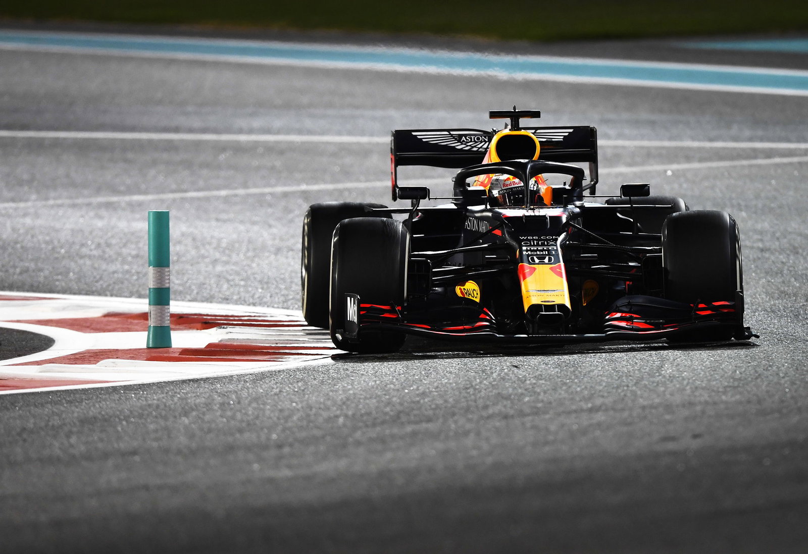 Sainz bekerja sama dengan 