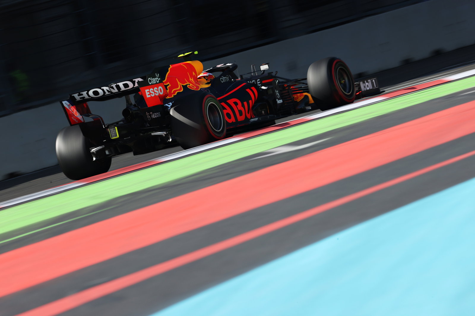 F1 GP Azerbaijan: Perez Ungguli Verstappen, Mercedes Kesulitan