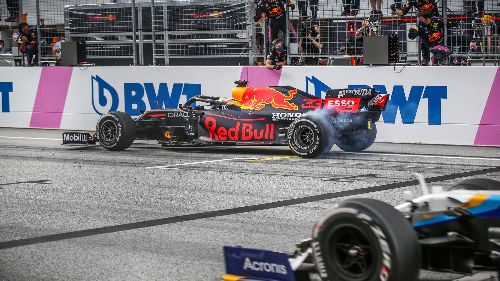 Max Verstappen Menganggap perayaan Burnoutnya Aman