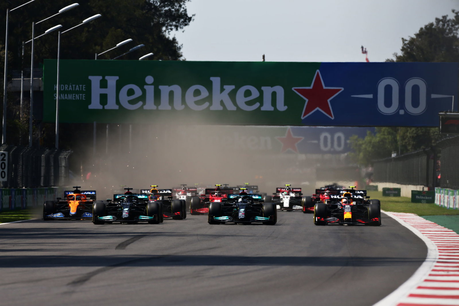 Hamilton: Bottas ‘left the door open for Verstappen’ at Mexico City F1 start