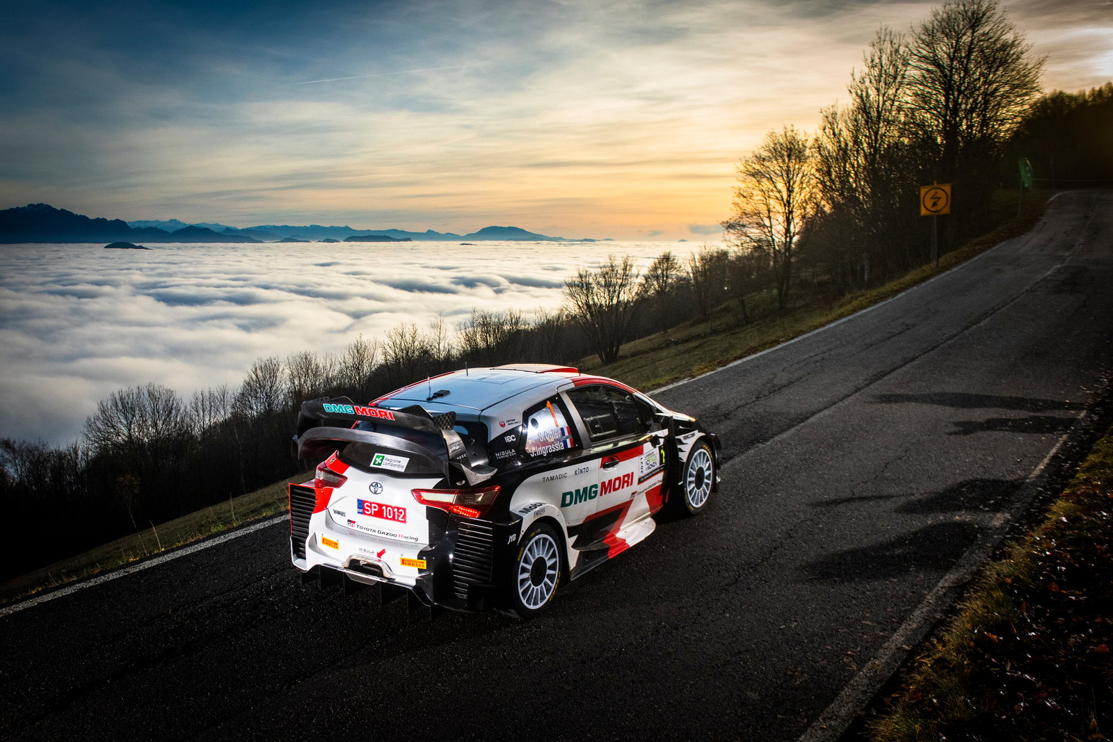 Evans Unggul Tipis dari Ogier pada Hari Pembuka WRC Italia