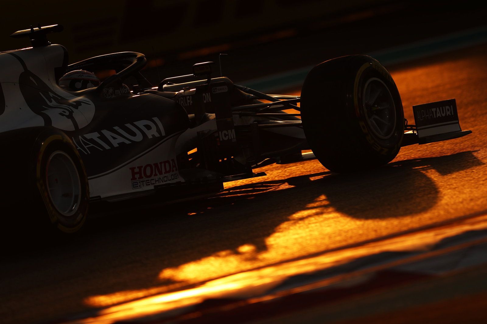 F1 Abu Dhabi GP: Verstappen beats Hamilton to pole for title decider